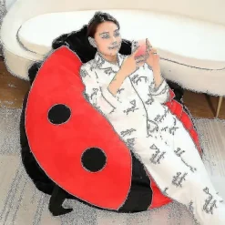 Sittsäckar>100 cm Bärbar Insekt Plyschleksaker Nyckelpiga Fylld Kudde Rolig Fest Cosplay Docka Fylld Mjuk Plysch Sovkudde Barnpresenter-Perfet 100cm
