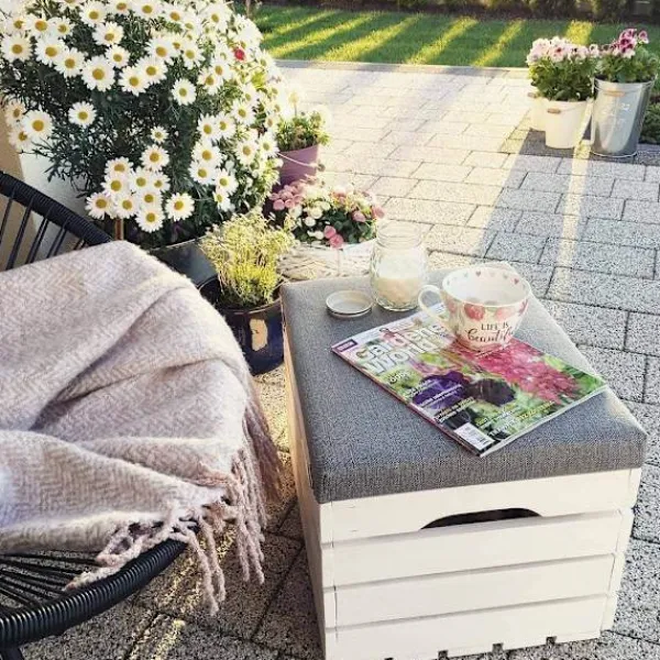 B2X Pallar>Praktisk sittmöbel med förvaring för små hallar